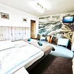 Pokoje Goscinne I Apartamenty Krupowki 19